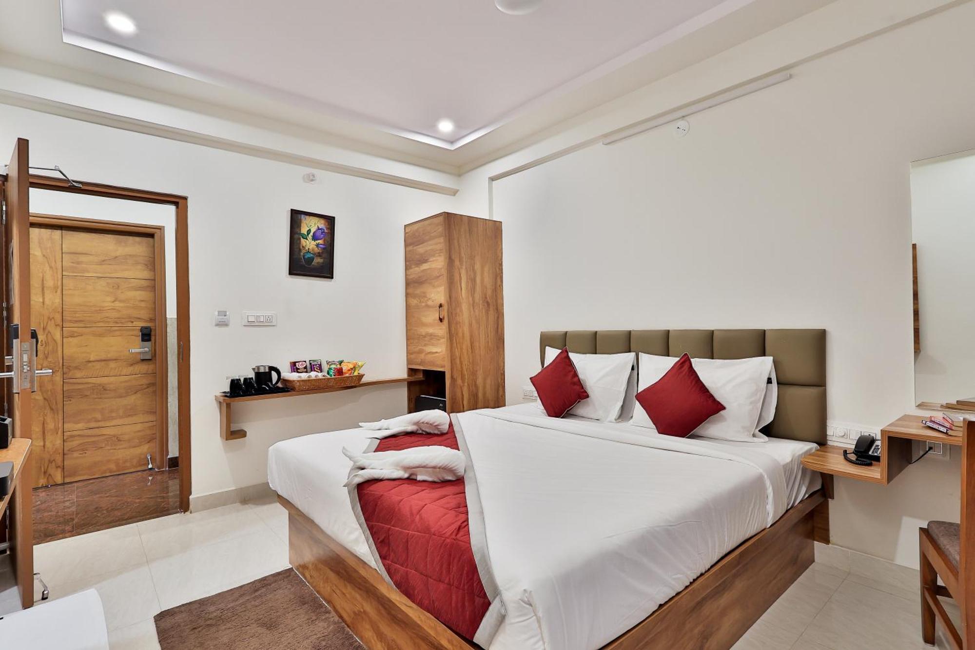 The Auberge Boutique Hotel - Manyata Tech Park Бангалор Экстерьер фото