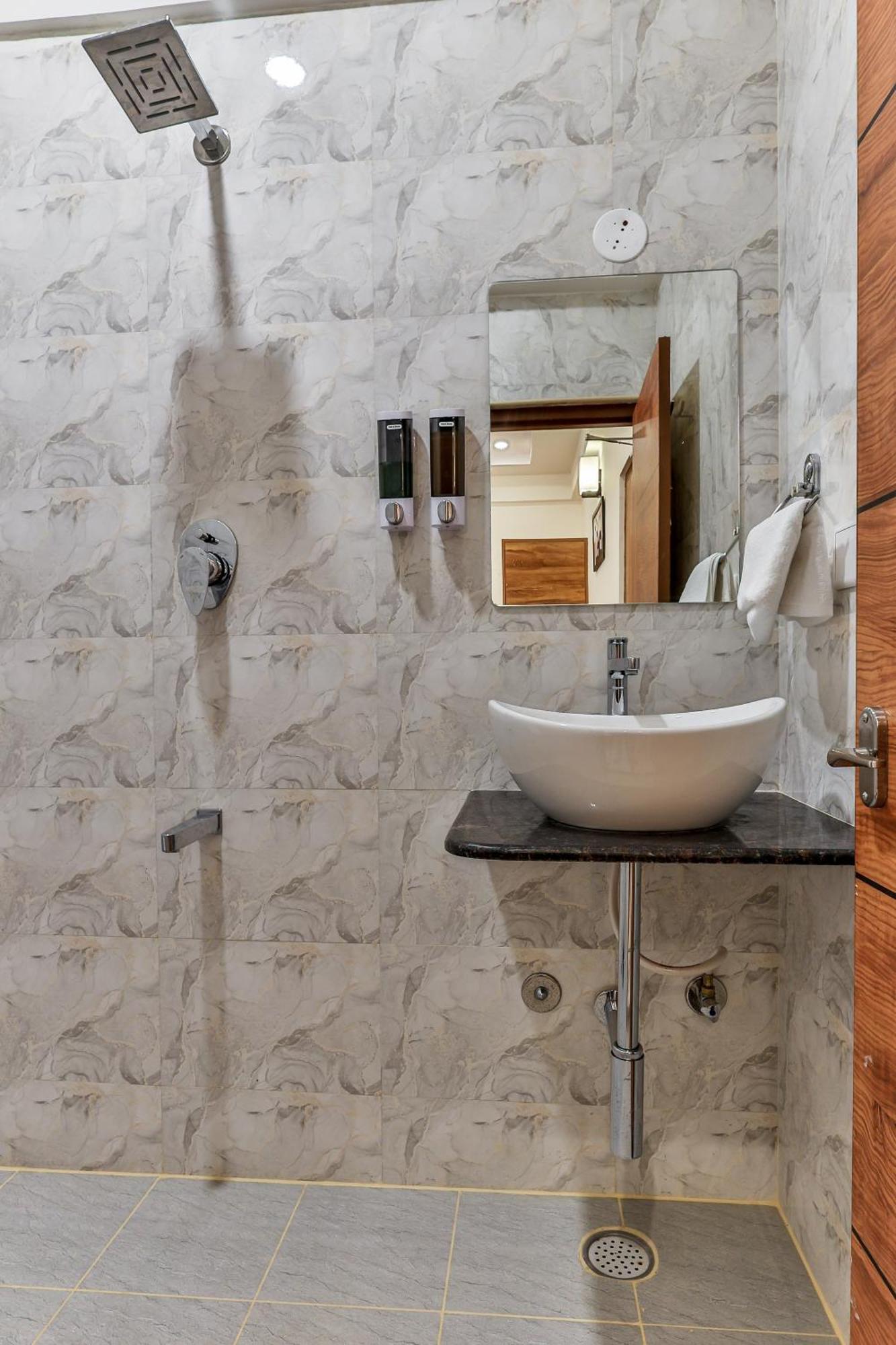 The Auberge Boutique Hotel - Manyata Tech Park Бангалор Экстерьер фото