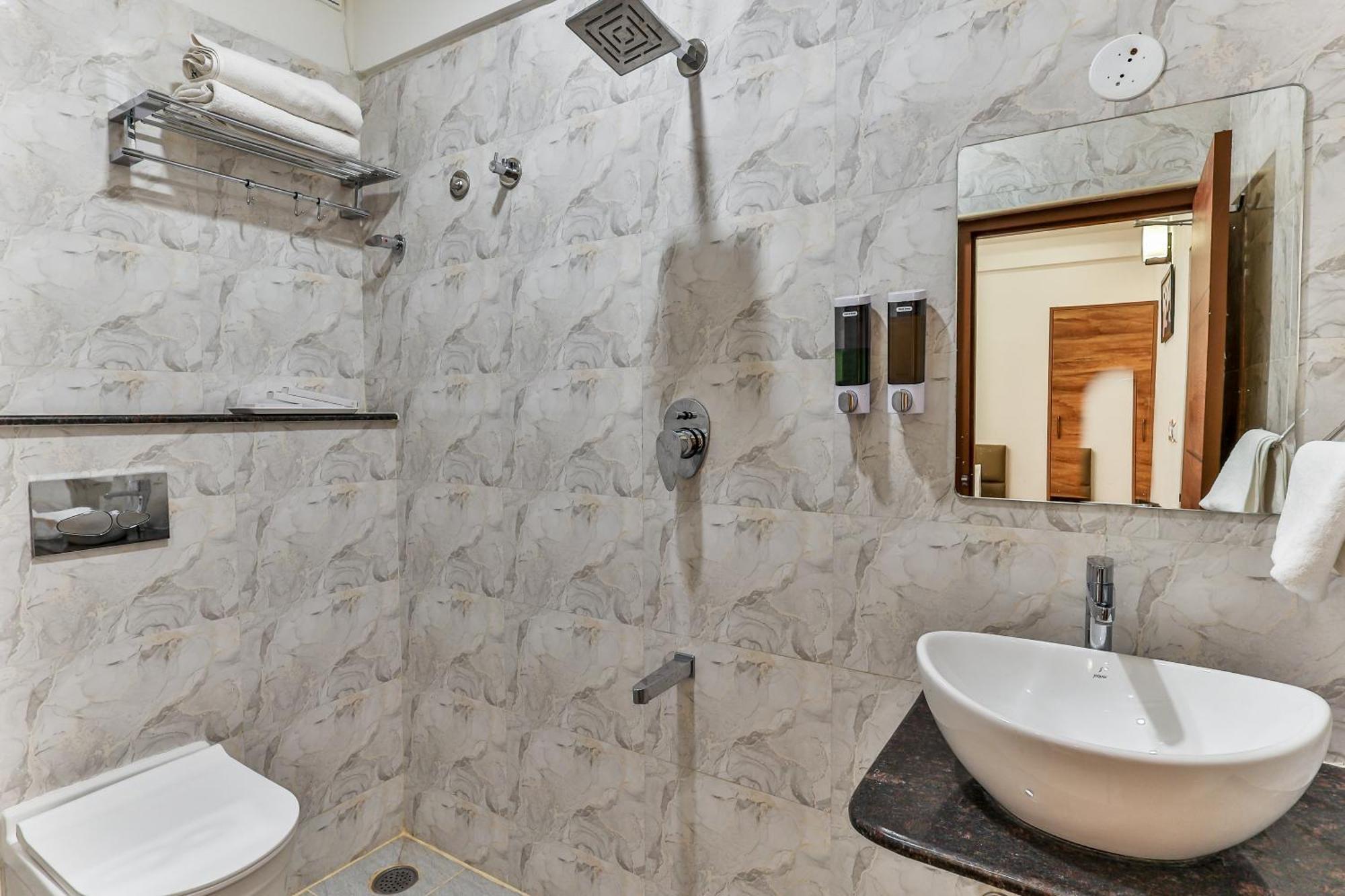 The Auberge Boutique Hotel - Manyata Tech Park Бангалор Экстерьер фото